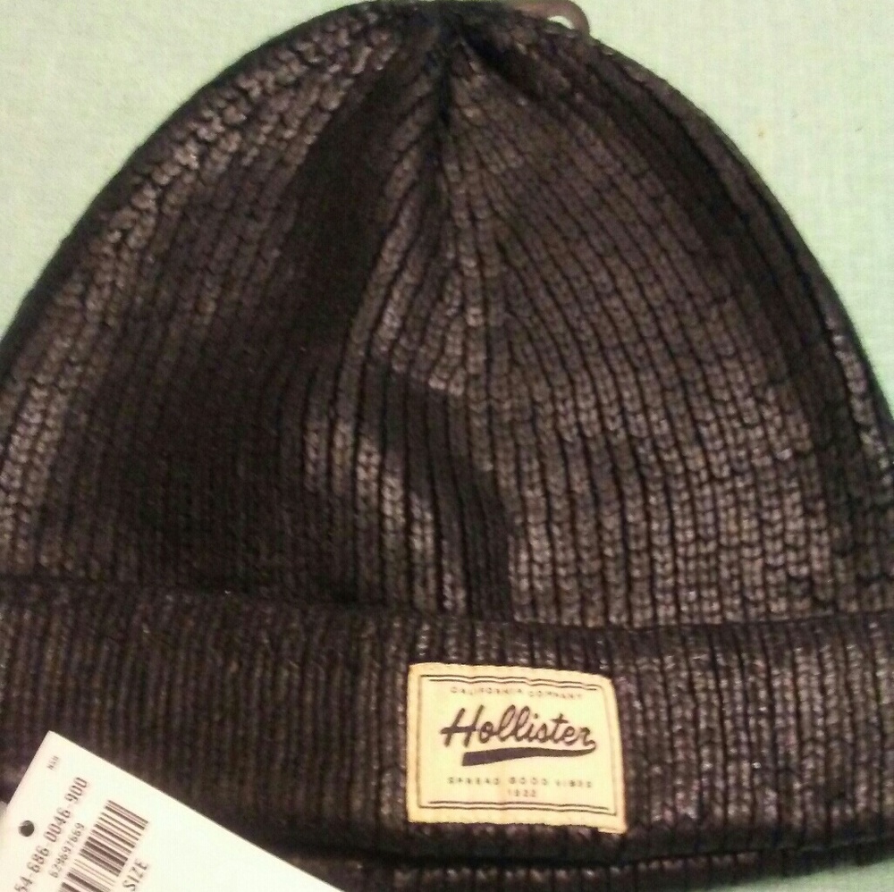 Brand new with tag black Hollister hat
